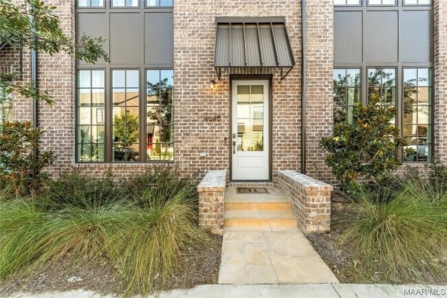 Building Photo - 4648 Broadwick St