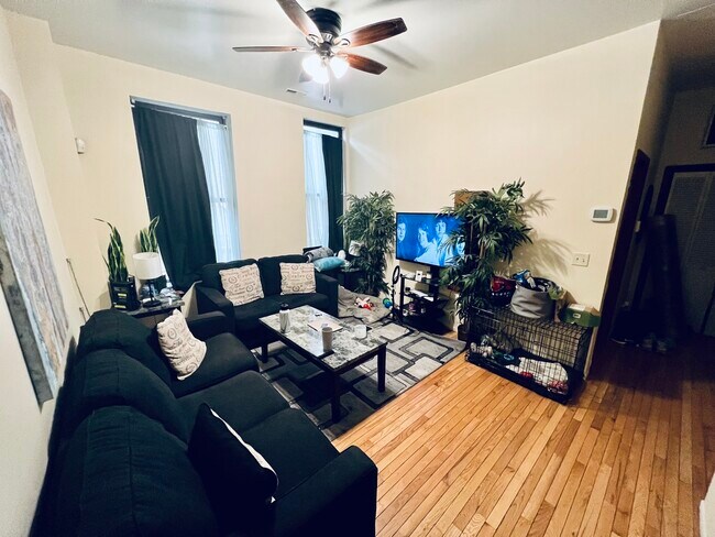 Foto del edificio - 556 W 37th St