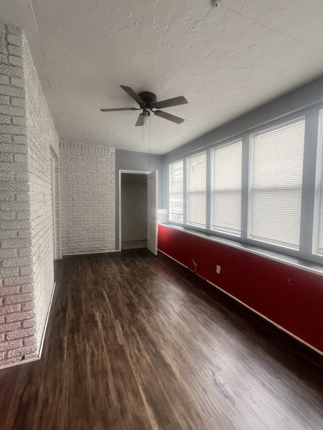 Building Photo - 408 N Park Blvd