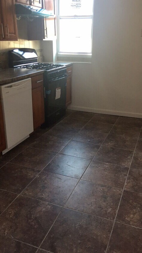 Kitchen - 4355 160th St