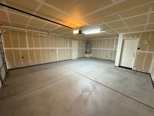 Building Photo - Beautiful Visalia Home Available Now!