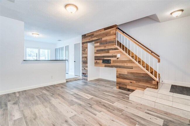 Foto del edificio - 1411 Gracy Farms Ln
