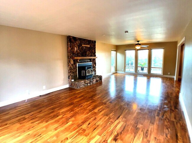 Foto del edificio - Equestrian property in Pilot Hill!