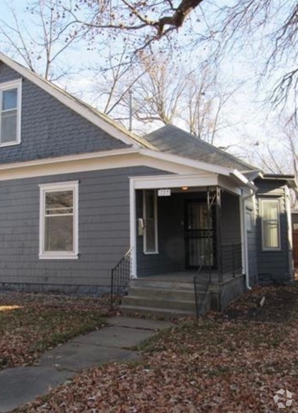 Building Photo - 727 S Main St
