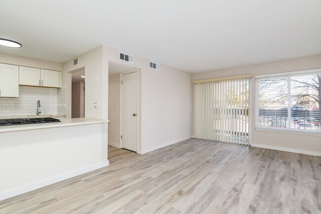 Foto del edificio - The Oaks Apartments