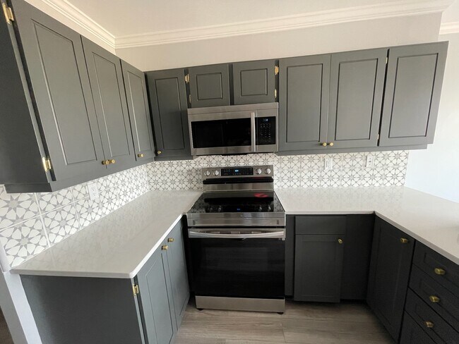 Building Photo - 2525 Main St