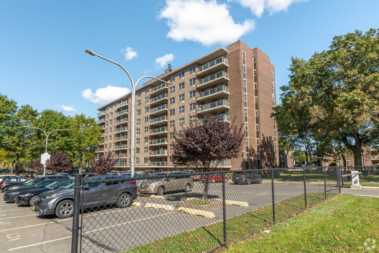 MeadowWood at Gateway Apartments in Brooklyn, NY