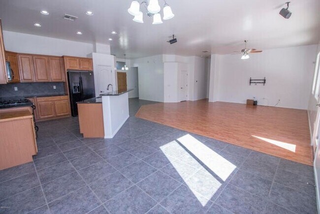 Building Photo - 3 Bedroom in Corona De Tucson - Vail Schoo...