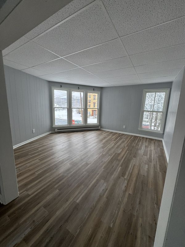 Foto del edificio - 219 N Main St