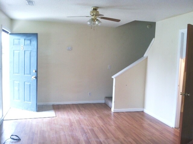 Front entrance - 978 S Live Oak Dr
