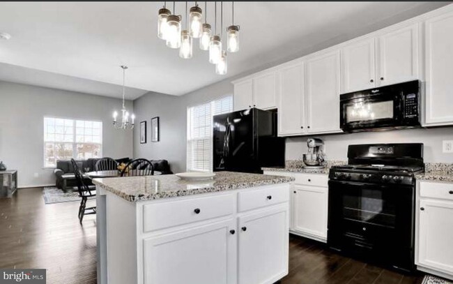 Foto del edificio - 18101 Demon Deacon Ct