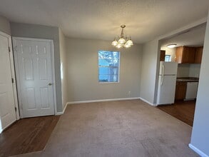 Building Photo - 915 Greenbriar Rd