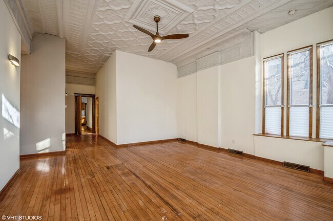 Building Photo - 2134 W Lyndale St