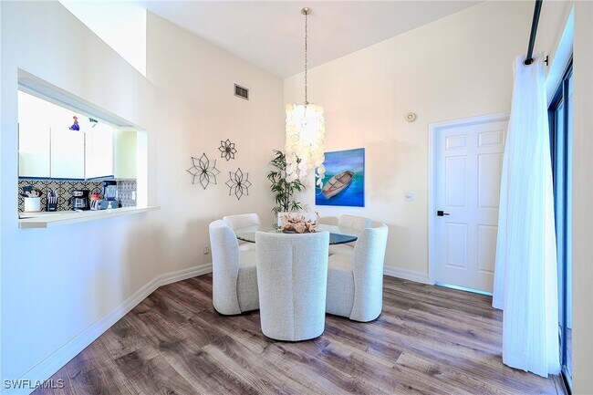 Foto del edificio - 586 Beachwalk Cir