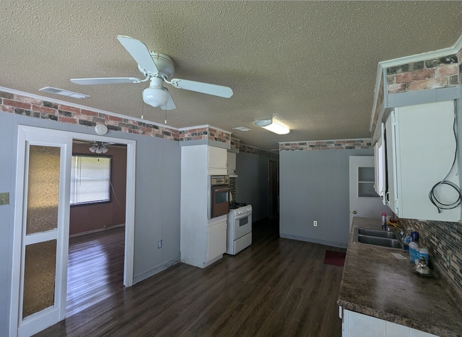 Building Photo - 1131 Ave C