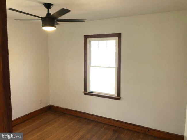 Building Photo - 204 N Madison St