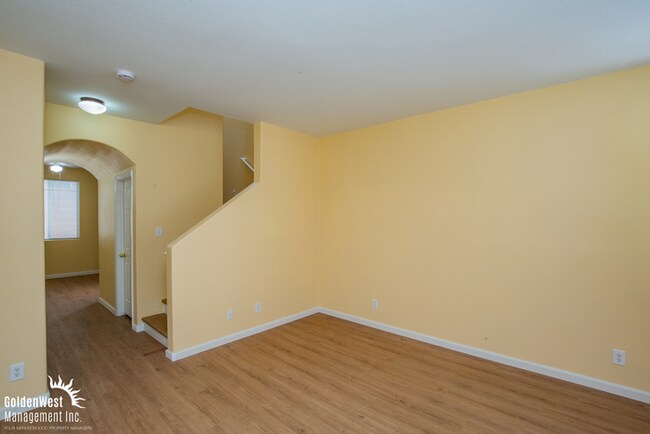 Building Photo - Fabulous 2Bdm 2.5Ba Home With Community Park & Pool.