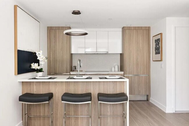 Building Photo - 2 bedroom in LONG ISLAND CITY NY 11101