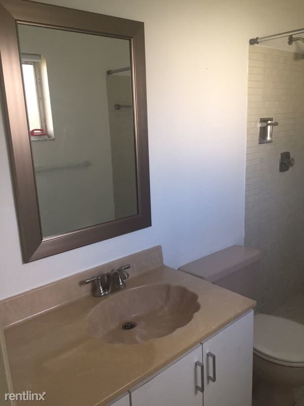 Building Photo - 2 br, 2 bath Townhome - 10847 SW 117 Place