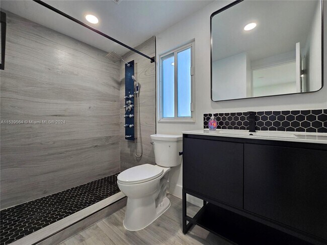 Foto del edificio - 4648 SW 24th Ave