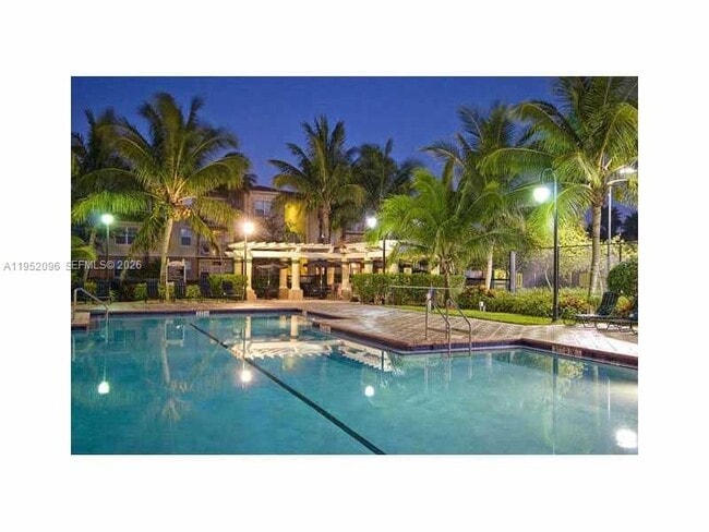 Foto del edificio - 2541 Centergate Dr