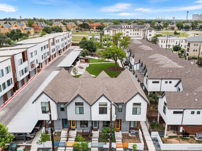 Foto del edificio - 102 Tendick St