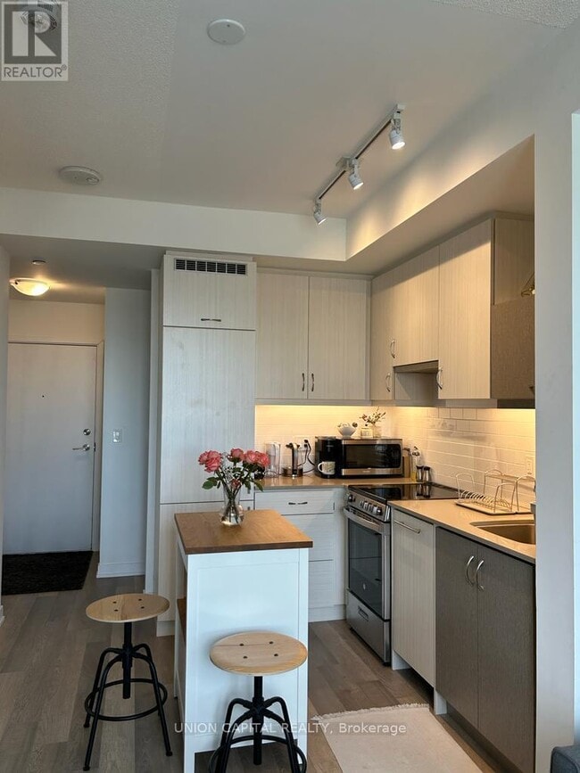 Building Photo - 181 Huron St