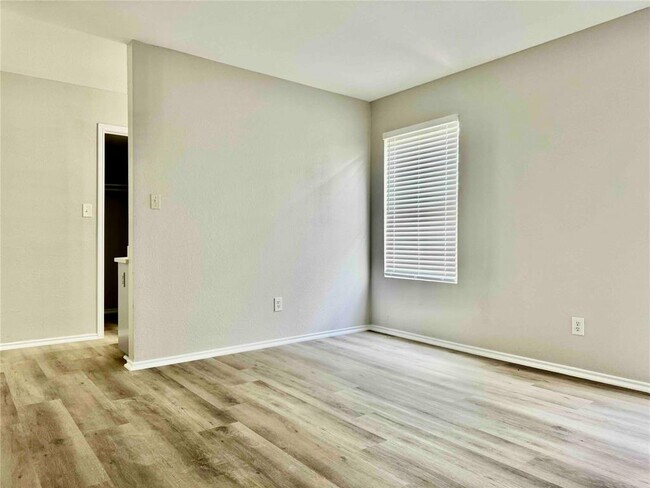 Foto del edificio - 4403 Quicksilver Blvd