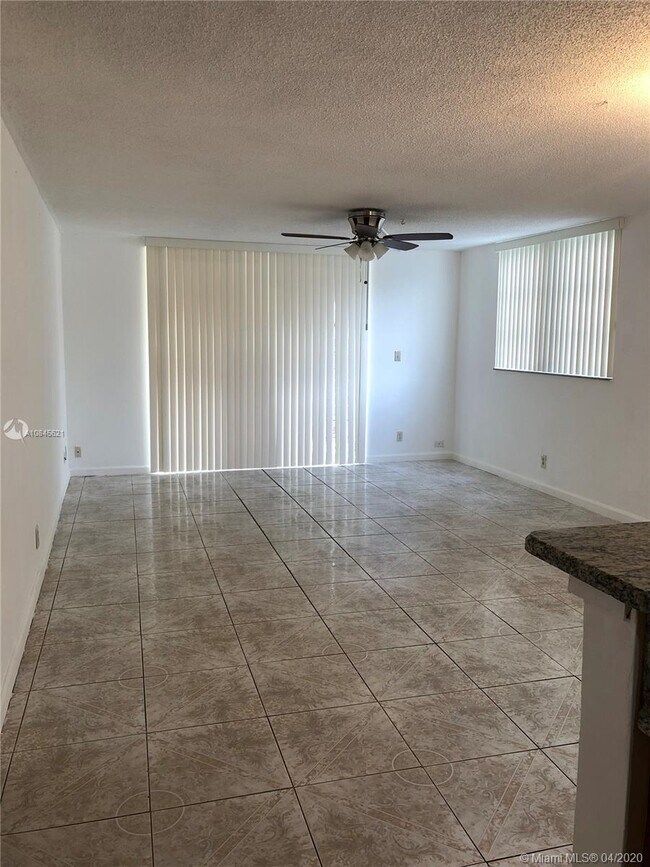 Foto del edificio - 404 NW 68th Ave