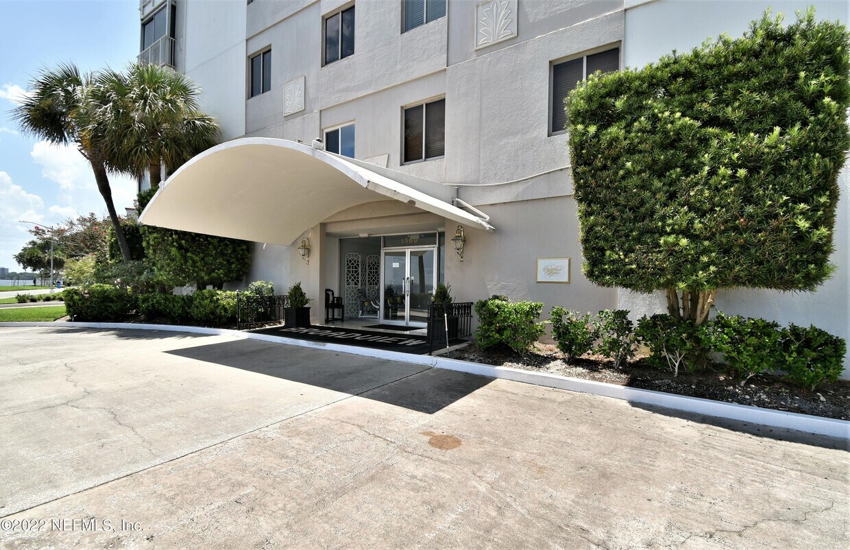Primary Photo - 1560 Lancaster Terrace