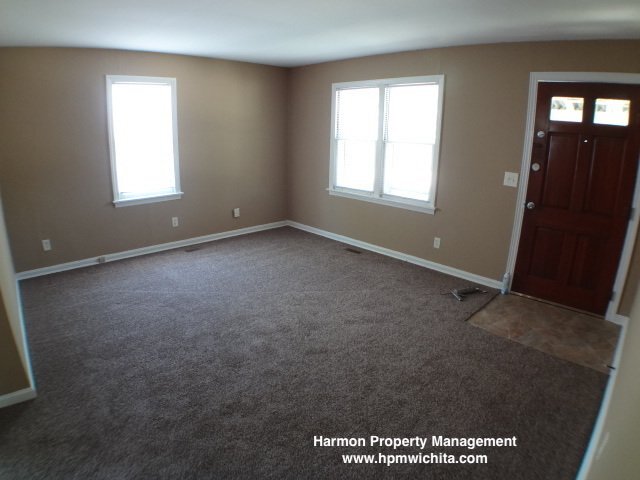 Building Photo - Recently Renovated 2 Bed 1 Bath Home With ...