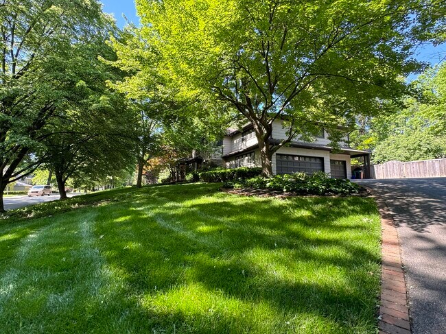 Building Photo - 6440 Overbrook Rd