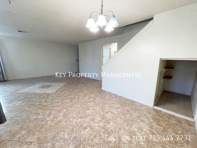 Foto del edificio - Charming 3-bedroom, 2.5-bathroom featuring...
