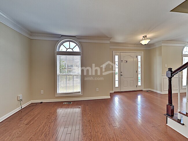 Foto del edificio - 6013 Gallant Ln