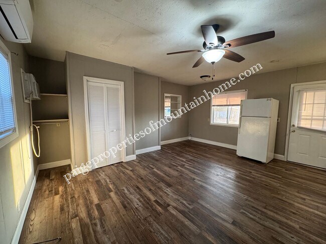 Building Photo - 49 Christopher Ln