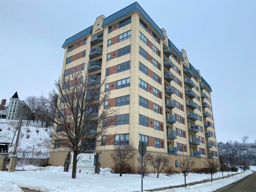 Primary Photo - 204 Lake St