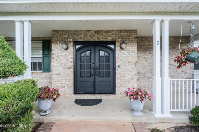 Building Photo - 3 Wellesly Ct