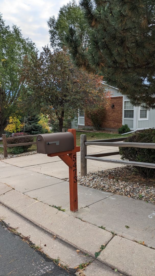 Foto del edificio - BEAUTIFUL 5 BED/3 BATH RANCHER WITH FINISH...