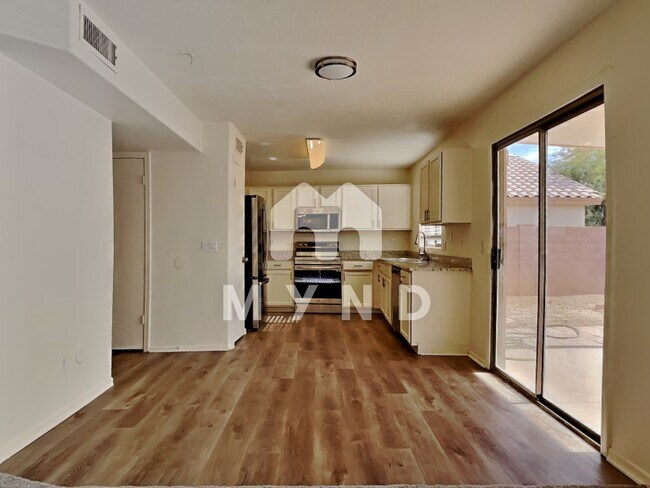 Foto del edificio - 10543 W Amelia Ave
