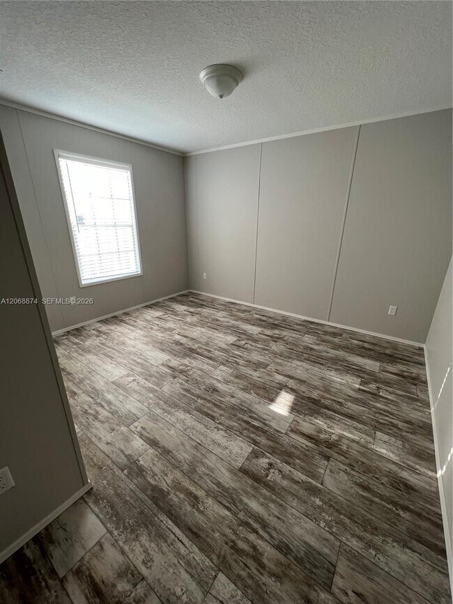 Foto del edificio - 22992 Tradewind Rd