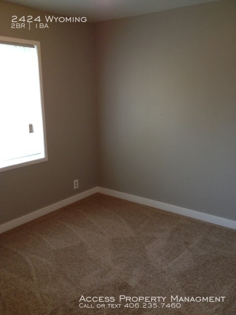 Building Photo - 2 Bed, 1 Bath Duplex, pet friendly!