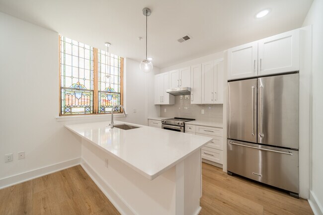 Foto del edificio - 201 Grandin Rd