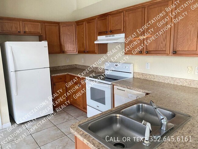 Foto del edificio - 6682 Hemlock Rd