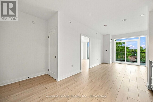Photo du bâtiment - 700 Sheppard Ave W