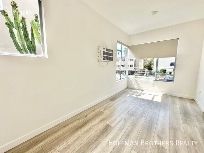 Foto del edificio - 316 S Mariposa Ave