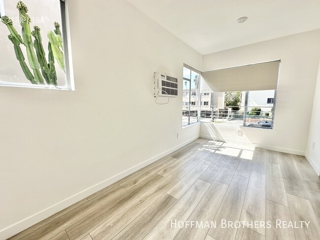 Building Photo - 316 S Mariposa Ave