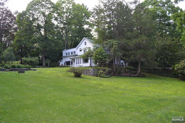 Building Photo - 577 W Saddle River Rd