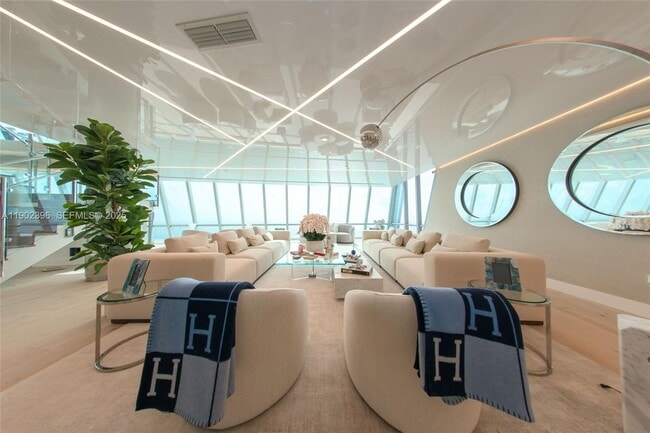 Building Photo - 17121 Collins Ave