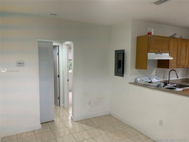 Foto del edificio - 1130 NW 62nd St