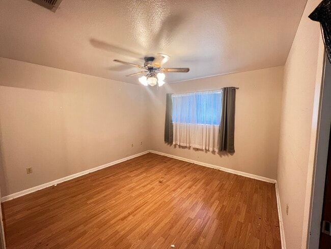 Building Photo - 1812 Potwin Dr
